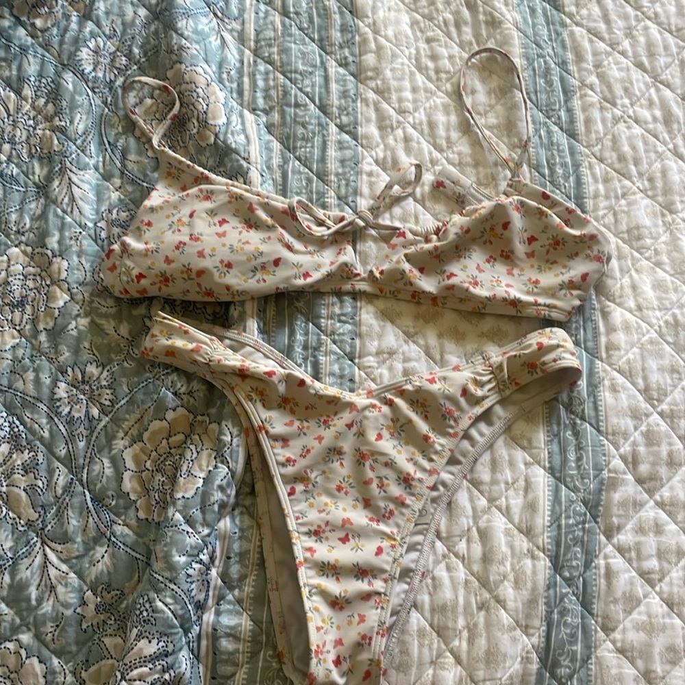 Holister Bikini set - white with flowers